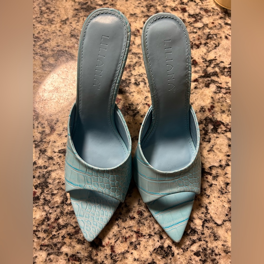 Liliana blue heels size 8.5